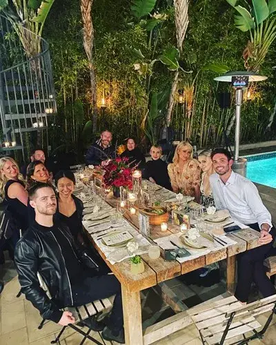 Мария Бакалова на вечеря с Парис Хилтън и Ема Робъртс (Снимки)