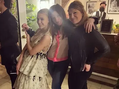 Мария Бакалова на вечеря с Парис Хилтън и Ема Робъртс (Снимки)