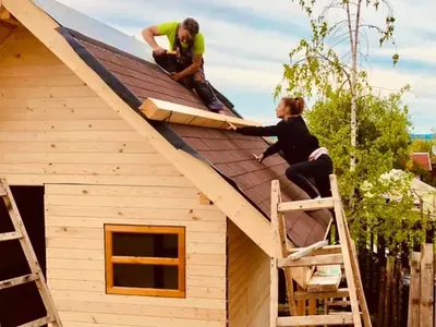 Михаела Маринова строи къща с баща си