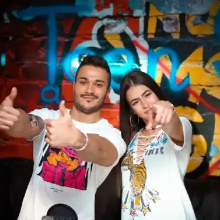 Новата певица на Галин захвърли дрехите още при дебюта си  (Гореща снимка)