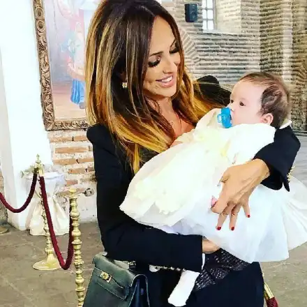 Пълна къща! Глория приюти сватята си