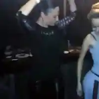 Сузанита се разцепи, певачката друса мазен кючек