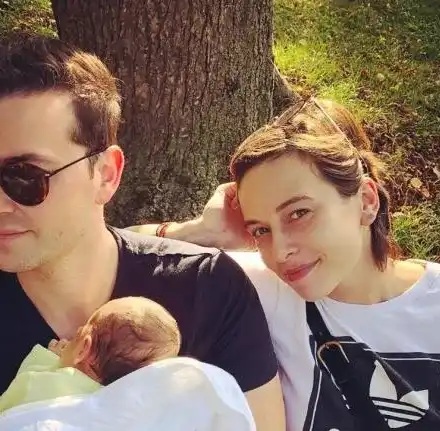 Весела Бабинова кърми седем месеца