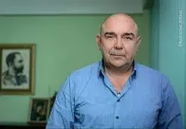 Калин Сърменов остана без роли в театъра заради ръста си