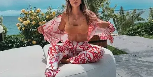 Алекс Петканова разгорещи мрежата на яхта по бански! (СНИМКИ)