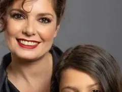 Алекс Сърчаджиева прави щерка си актриса