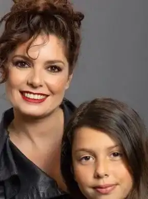 Алекс Сърчаджиева прави щерка си актриса