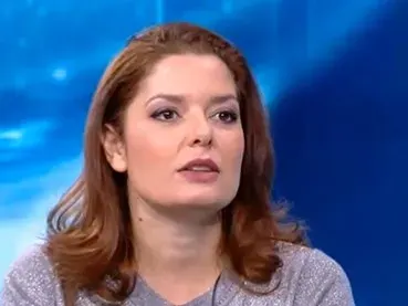 Алекс Сърчаджиева се скъсва от работа, настина посред лято