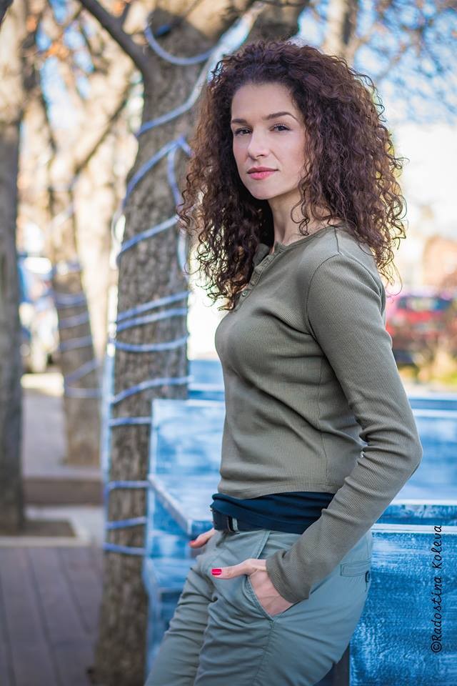 Александра Кръстева, сестрата на Нети, слиза от екран, за да роди