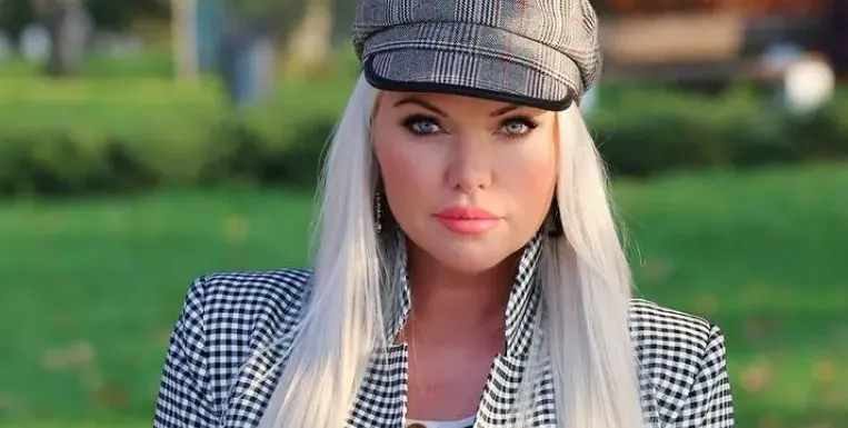 Асдис Ран полива балоните си с маркуча (Ледената кралица изгоря под софийското слънце)