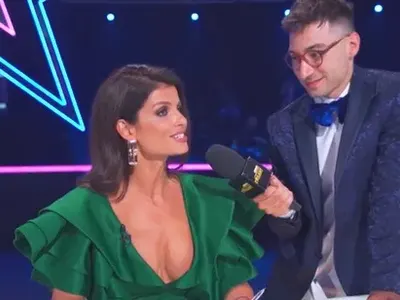 Банално: Славена Вътова пак показа пазва