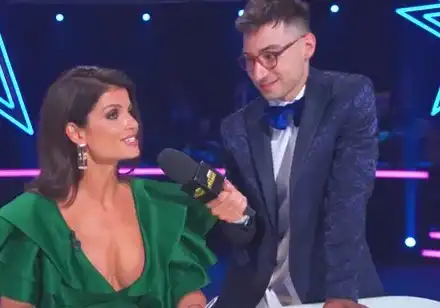 Банално: Славена Вътова пак показа пазва