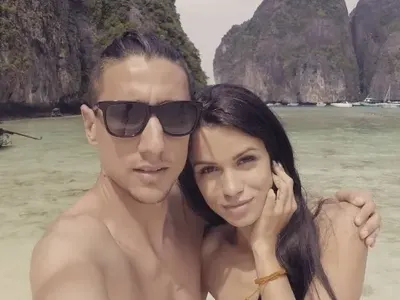 Бивш национал глези жената на Малдивите