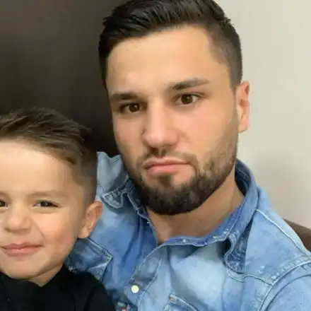 Бившият на ДесиСлава изловен с детска количка (Папарашки снимки)