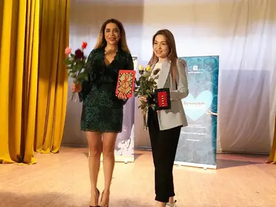 Бони влезе в Сливенския затвор, пандизчийките скандират името й от килиите (Снимки)