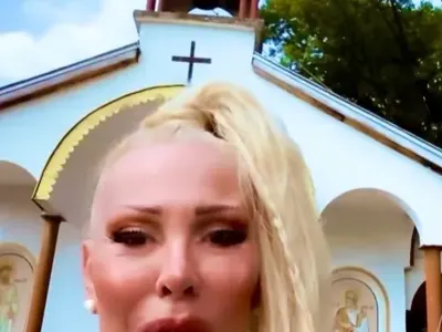 Целуват ръка на Луна в манастир
