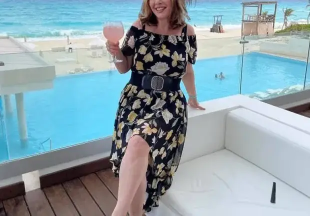 COVID неволи: Свалиха Кичка Бодурова от самолета за България