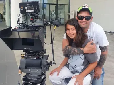 Дъщерята на Алекс Сърчаджиева  спечели първи хонорар