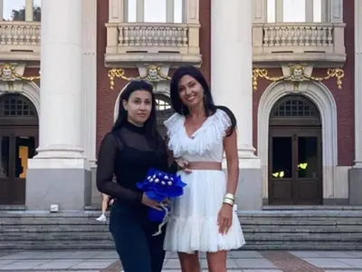 Дъщерята на убития командос Шарков стана актриса (Снимки)