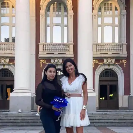 Дъщерята на убития командос Шарков стана актриса (Снимки)