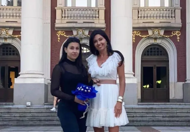 Дъщерята на убития командос Шарков стана актриса (Снимки)