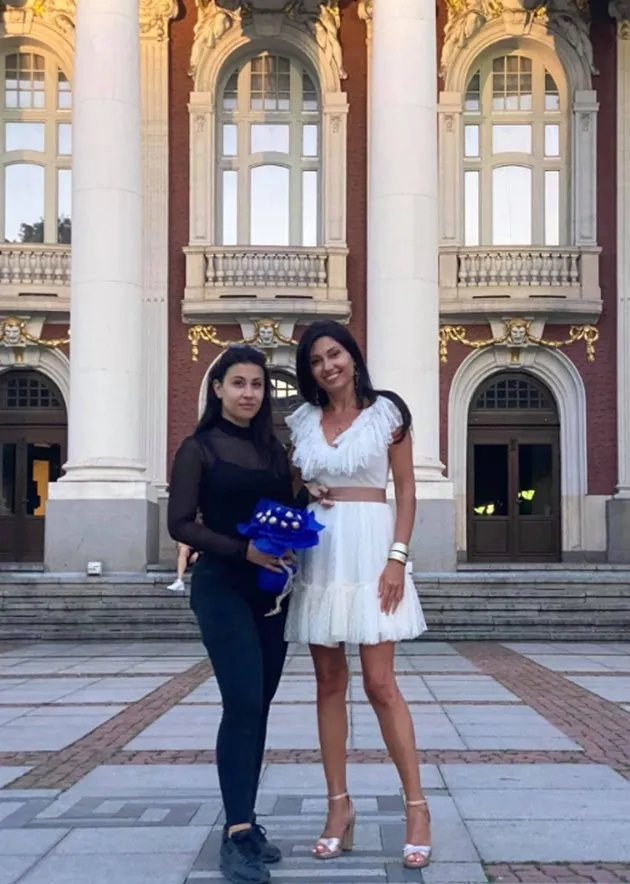 Дъщерята на убития командос Шарков стана актриса (Снимки)