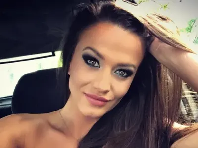 Дениз Хайрула остана без кола (Плеймейтката купува нова)