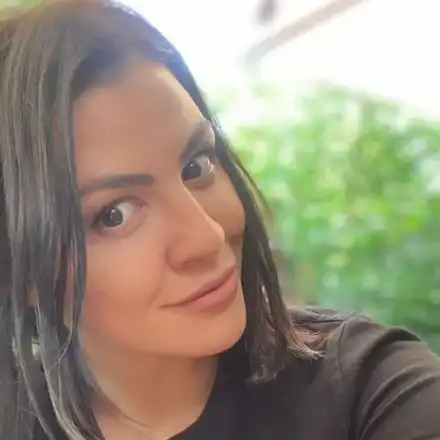 Деси Цонева се друса в автобуса! Журналистката остана без кола, вози се с трамвай