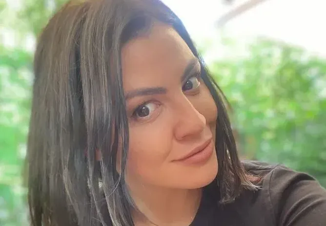 Деси Цонева се друса в автобуса! Журналистката остана без кола, вози се с трамвай