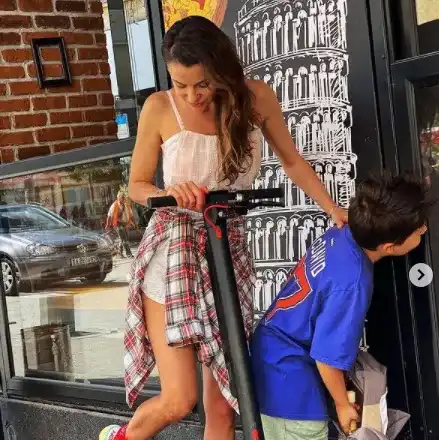 Диляна Попова яхна тротинетка