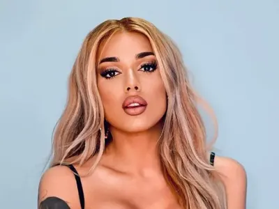 Диона пъчи новите си бомби в Турция (ФОТО)