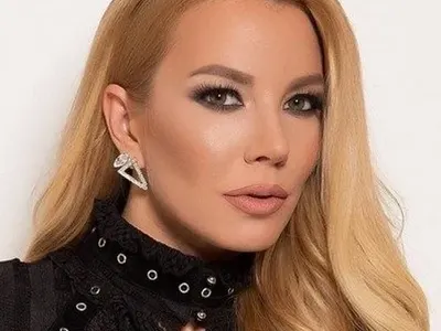 Емилия не знае какво да пее