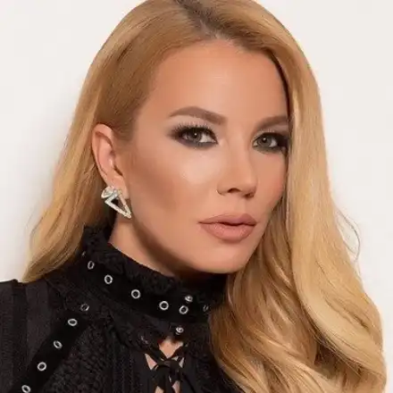 Емилия не знае какво да пее