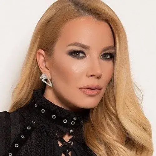 Емилия не знае какво да пее