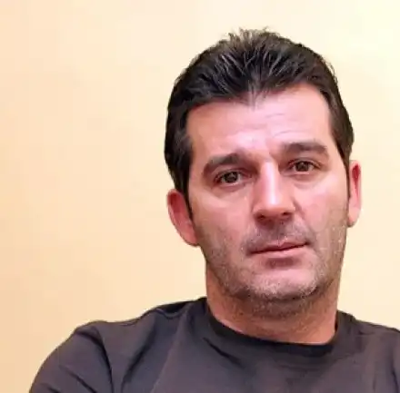 Емо Костадинов стана дядо! (Бебето е едва 2 кг и остава в болница)