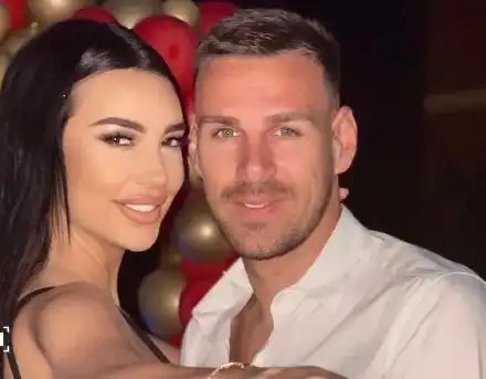 Футболист предложи брак на фолкдива с пръстен за 15 000 евро