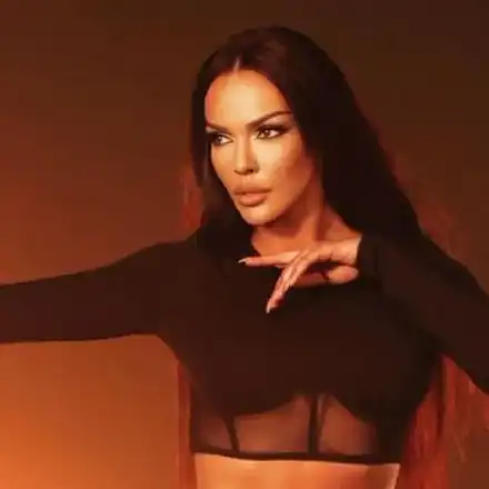 Галена се съблече за клипа на племенницата си (ВИДЕО)