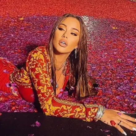 Гери-Никол дебютира  в чалгата с клип  за 100 бона