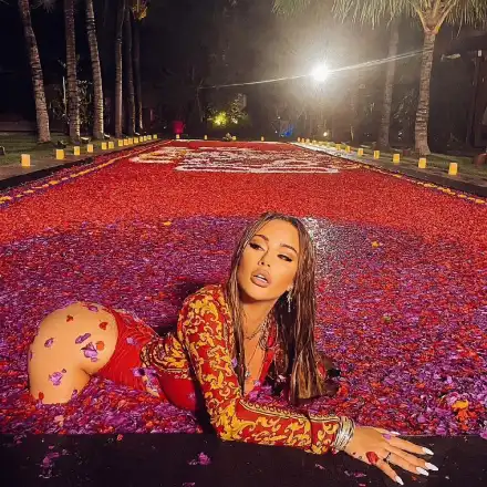 Гери-Никол удари милиона