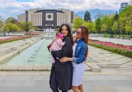 Глория води бебето на концерти цяло лято