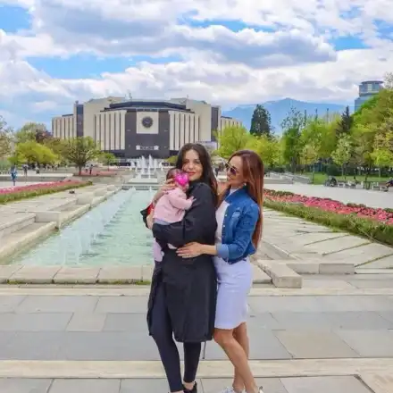 Глория води бебето на концерти цяло лято