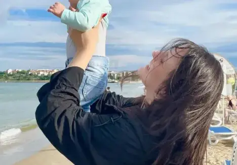 Глория заведе внучката на първо море