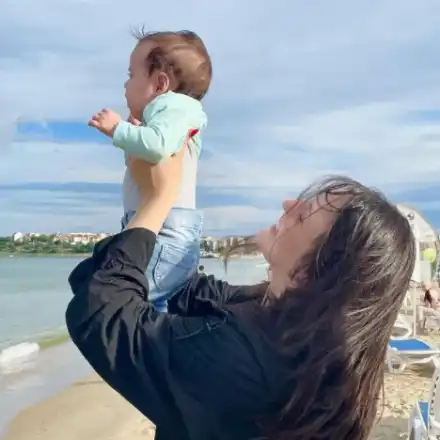 Глория заведе внучката на първо море