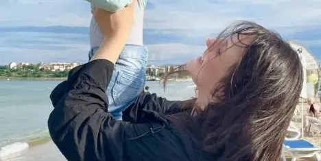 Глория заведе внучката на първо море