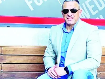 Юксел Кадриев на море с Виктория Петрова