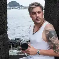 Карамазов  се пребори за  „Сървайвър”