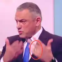 Коя е тайнствената муза зад стиховете на Юксел Кадриев?