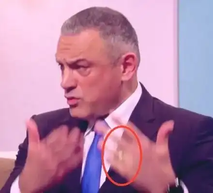 Коя е тайнствената муза зад стиховете на Юксел Кадриев?