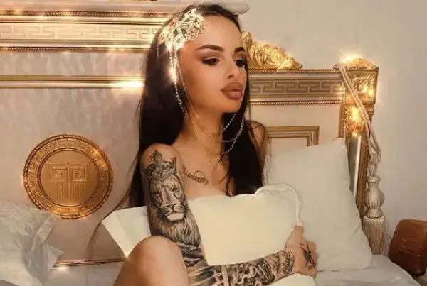 КРАЯТ! Никой не се сеща за Сузанита, пишман певицата разпродава дрехите си, за да живее