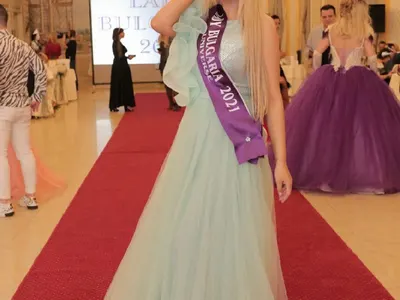 Лейди България 2021 Александрина Йорданова помага в развитието на млади дами (Снимки)